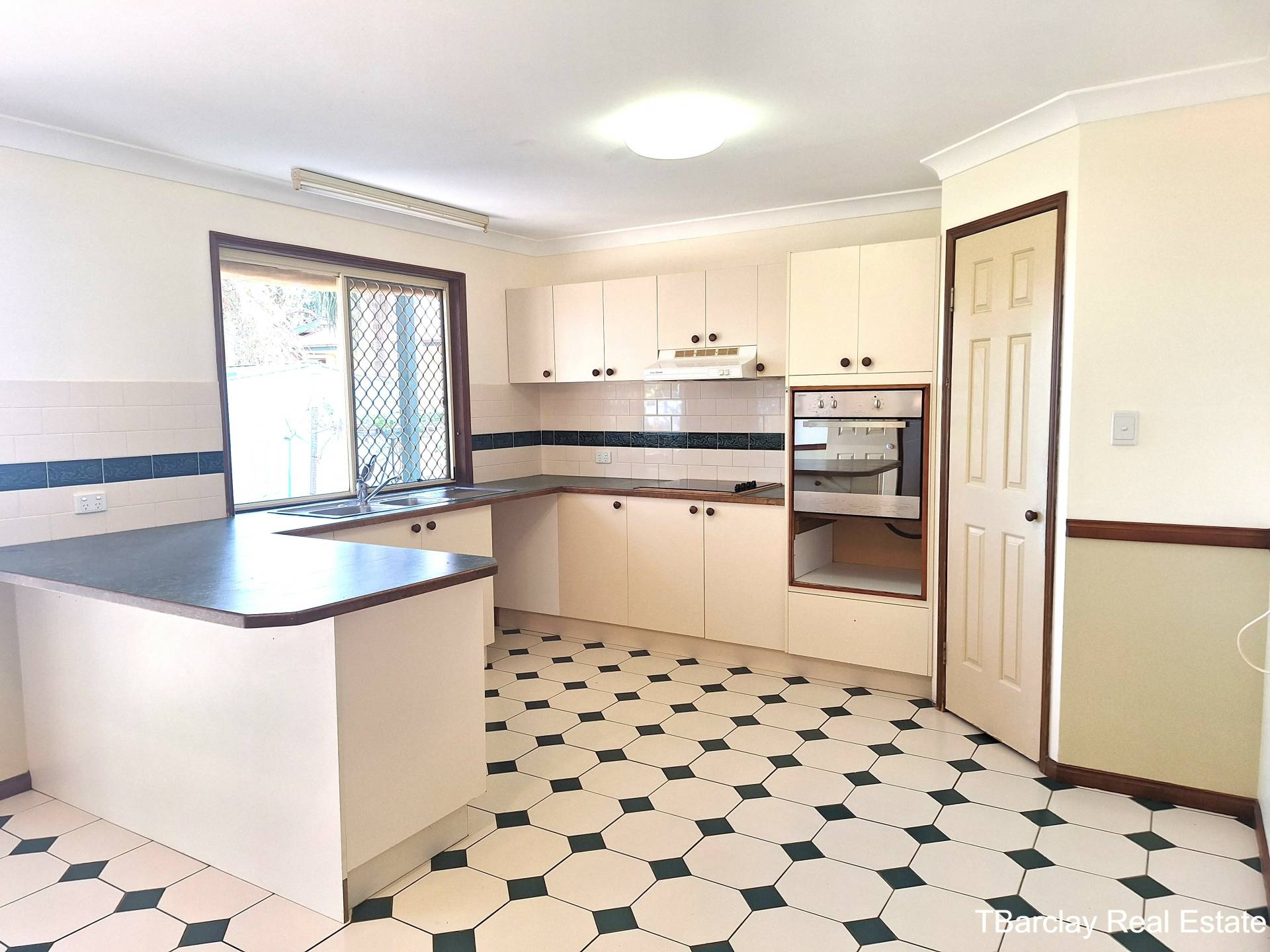 23 Coast Rd, Macleay Island, Macleay Island - Thumbnail 2