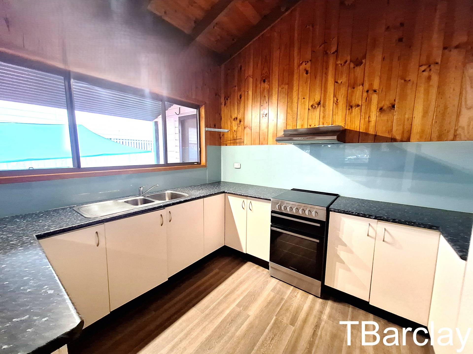 44 Blue Waters Cres, Macleay Island, Macleay Island - Thumbnail 3