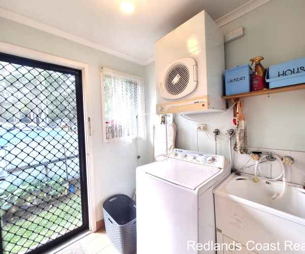 Seller of a house in Macleay Island, Qld