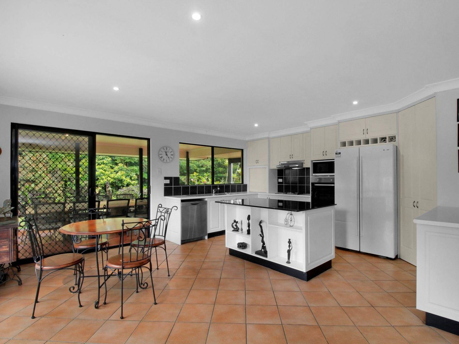 24 - 26 Mango Crescent, Macleay Island, Macleay Island - Thumbnail 3