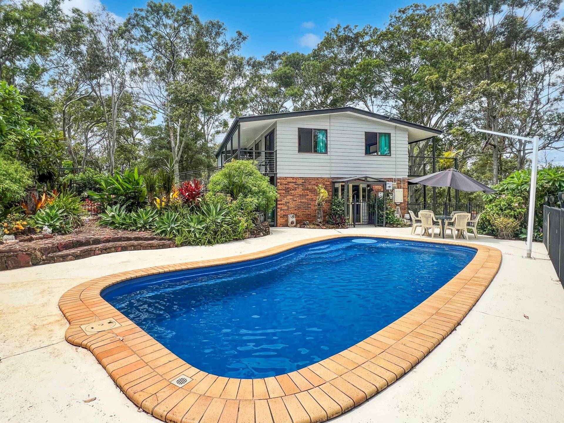 8-10 Cliff Terrace, Macleay Island, Macleay Island - Thumbnail 2