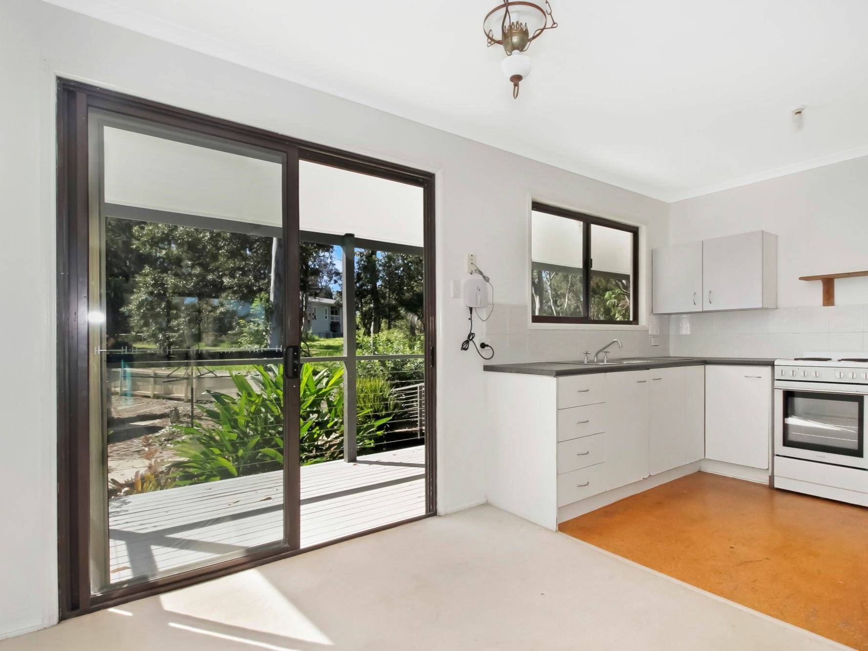 8-10 Cliff Terrace, Macleay Island, Macleay Island - Thumbnail 4