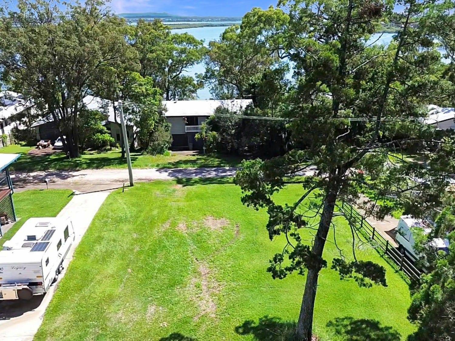 18 Cliff Terrace, Macleay Island, Macleay Island - Thumbnail 3