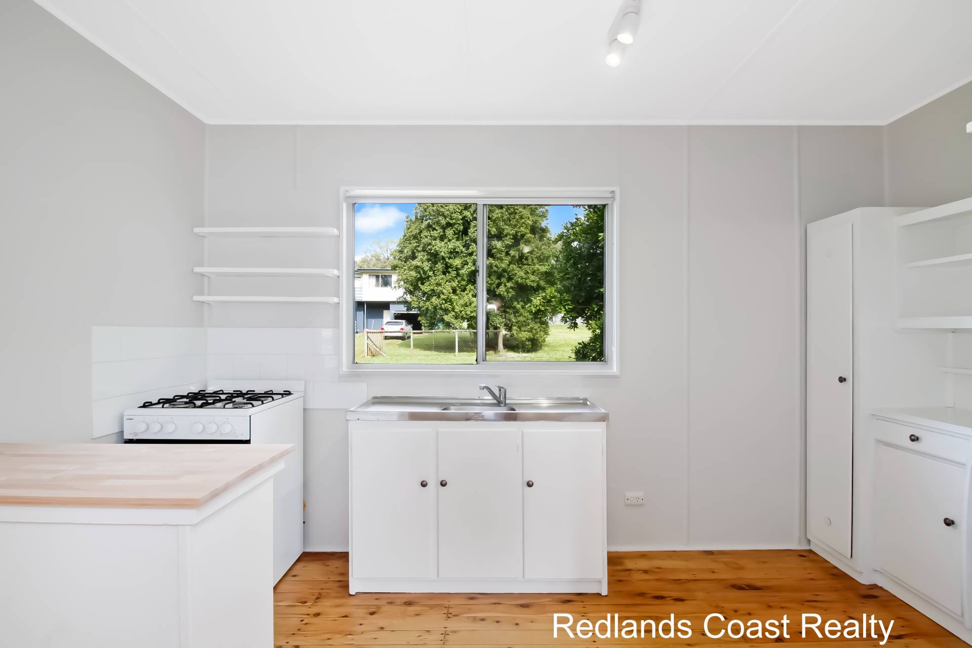 27 Betty St, Macleay Island, Macleay Island - Thumbnail 2