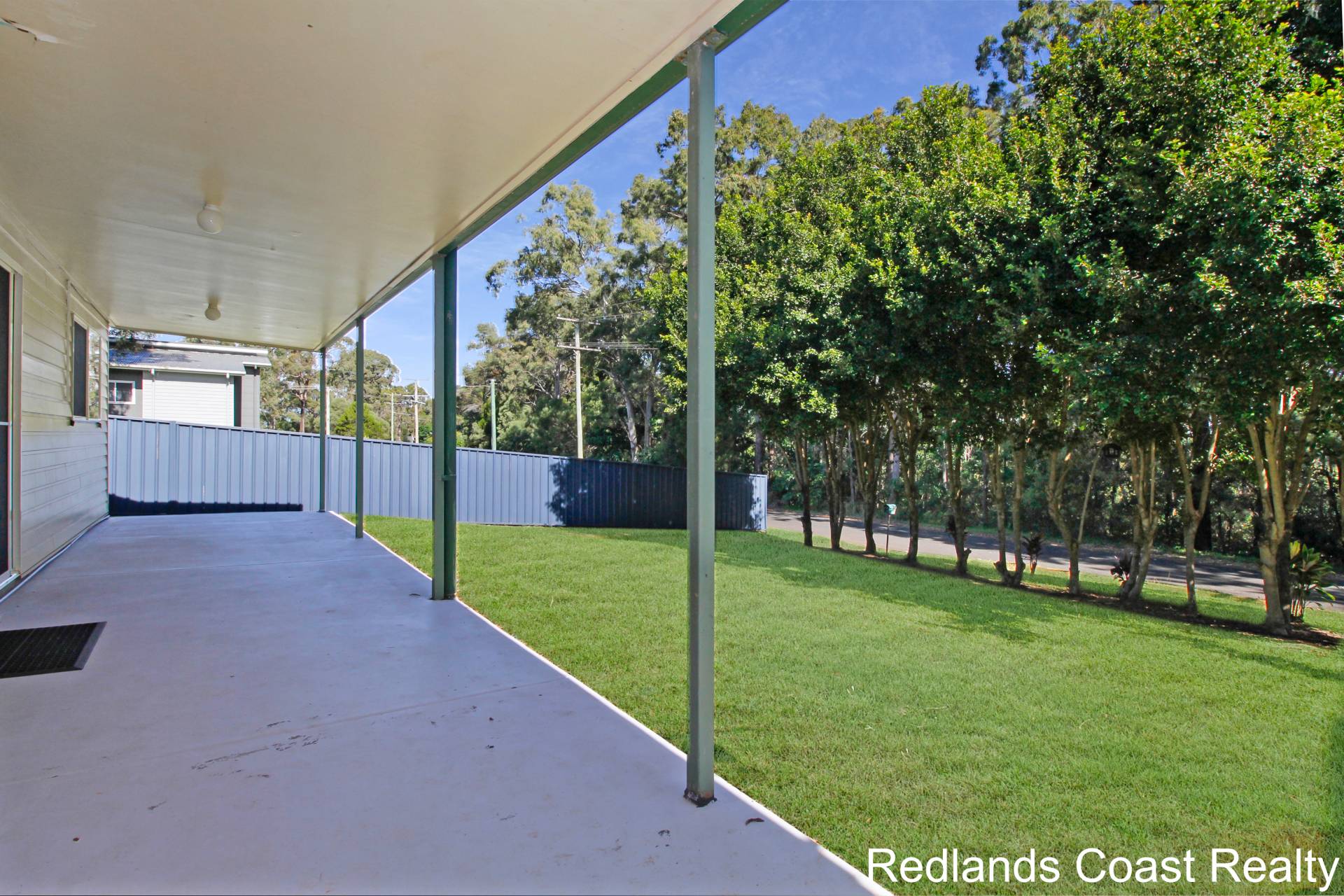 16 Waterside Dr, Macleay Island, Macleay Island - Thumbnail 2