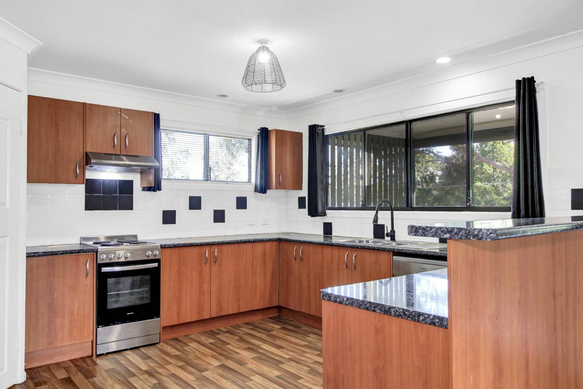 10 Curlew St, Macleay Island, Macleay Island - Thumbnail 2