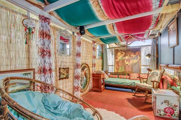 Private Retreat on a Huge Block in the Heart of Island Convenience