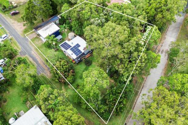 2109m² Double Block, Dual Street Access, Walk to the Beach, Beautiful Established Gardens