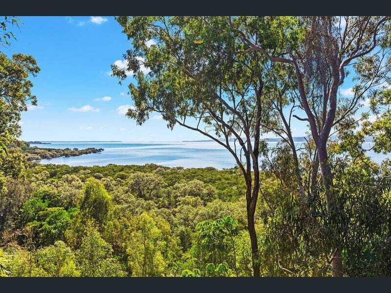 32 Blue Waters Crescent, Macleay Island, Macleay Island - Image 1