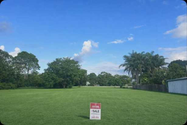 Flat & cleared 809m2 block