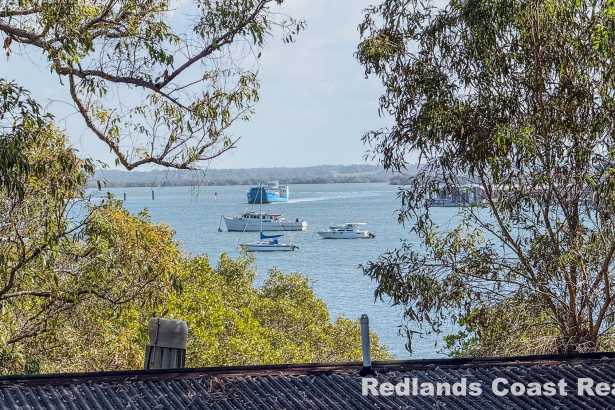 Flinders View – A Seafarer’s Hideaway with Its Own Slipway