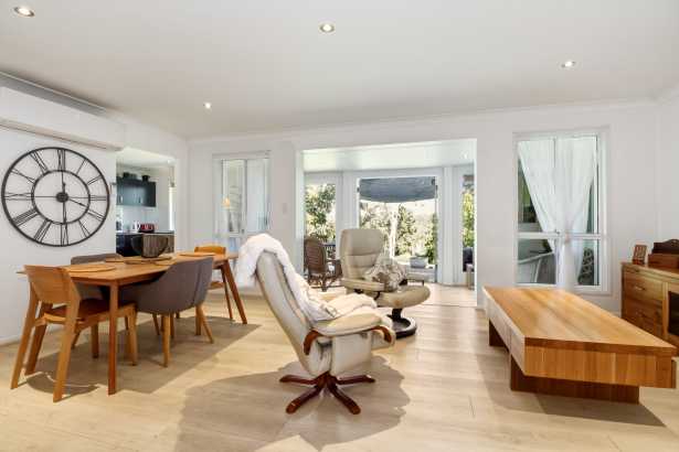 Tranquil Waterfront Retreat with Space, Style & Island Charm