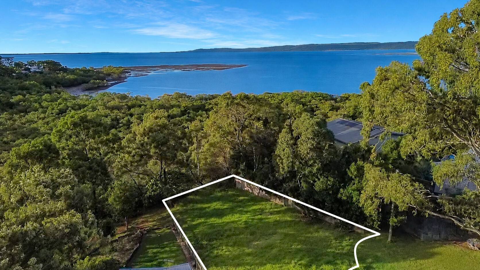 4 Island Outlook, Macleay Island, Macleay Island - Image 1