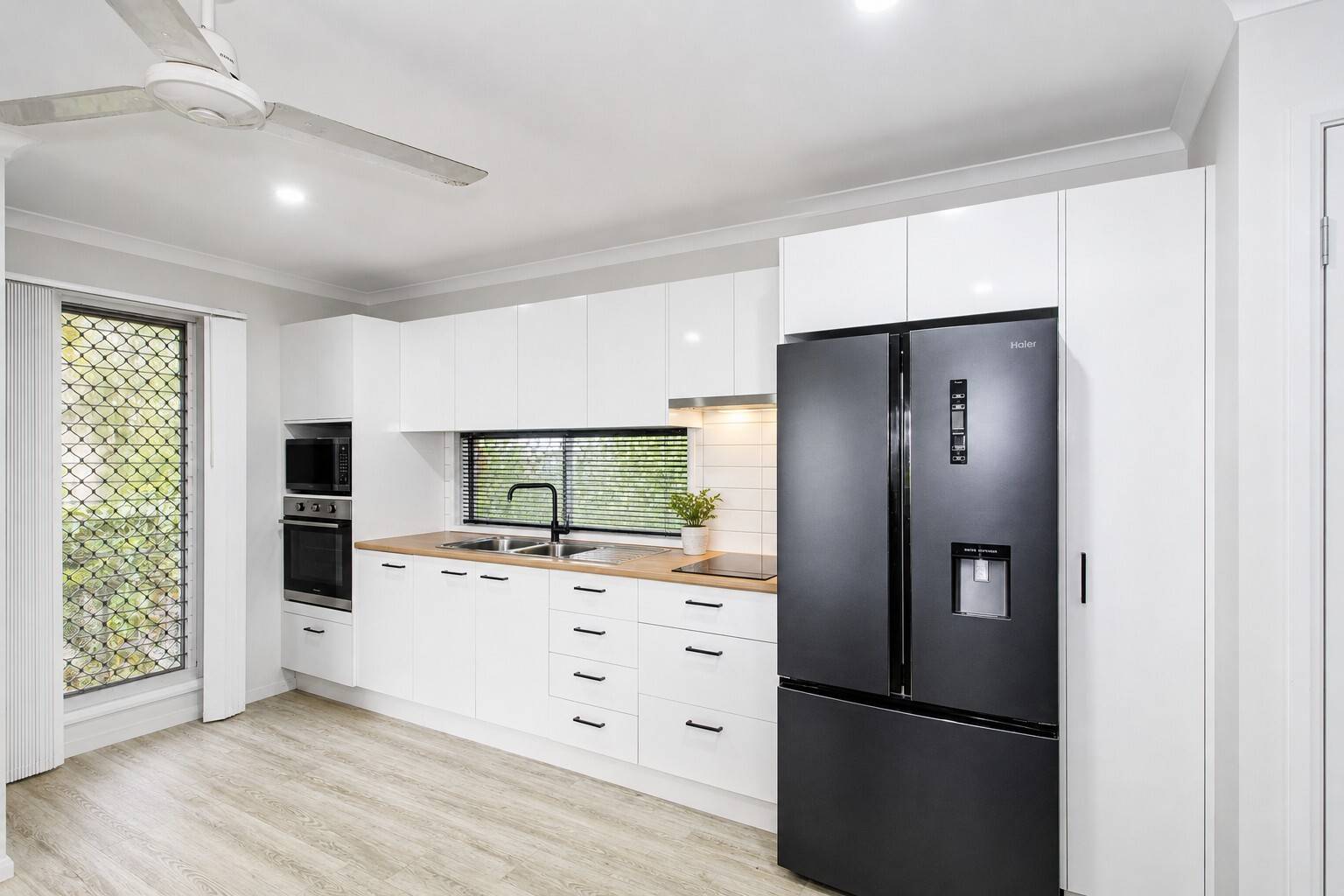 1-3 Blue Bay Crescent, Macleay Island, Macleay Island - Thumbnail 3