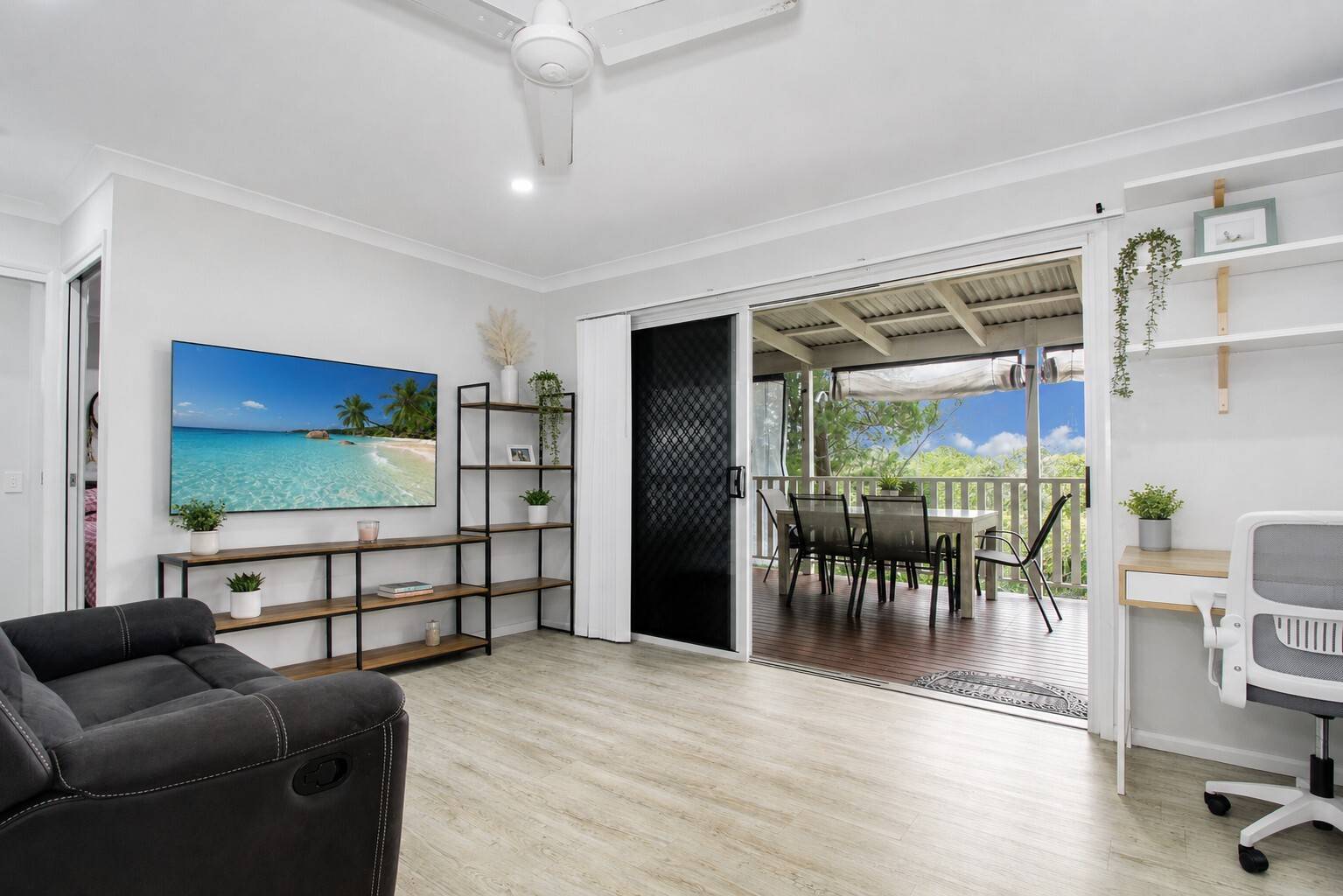 1-3 Blue Bay Crescent, Macleay Island, Macleay Island - Thumbnail 2