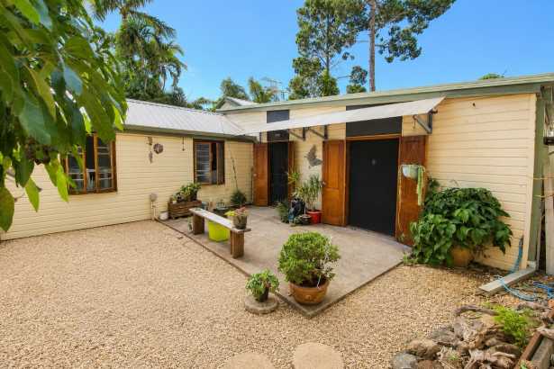 Spacious 3 Bedroom. Family Retreat on a Rare Double Block