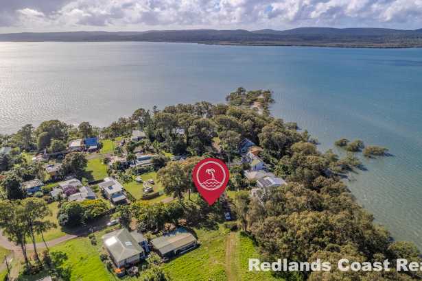 Corner Block Near Clarkes Point – Sea Breezes & Island Serenity