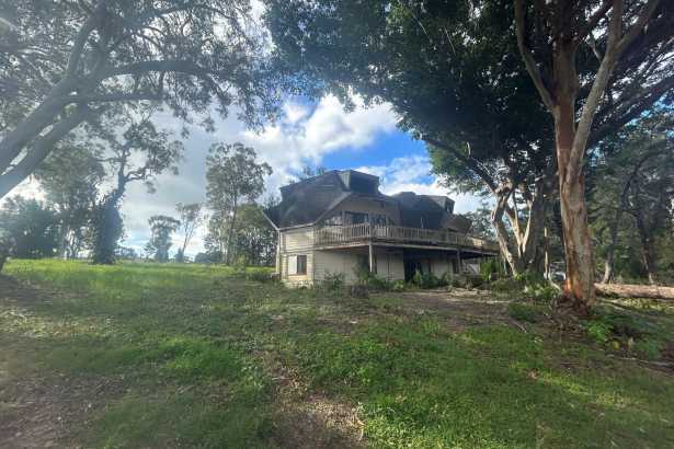 Spacious Island Home on 1,875m² – Packed with Potential