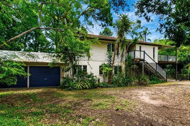 Acreage Living, Island Style