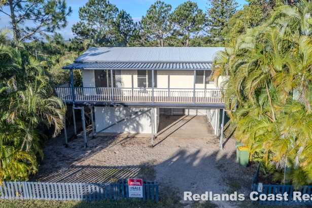 Convenient North-End Living with Huge Under-House Storage