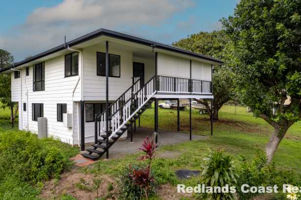 Spacious Island Living with Water Views, Dual Living Potential & Over 1,000 SQM of Land