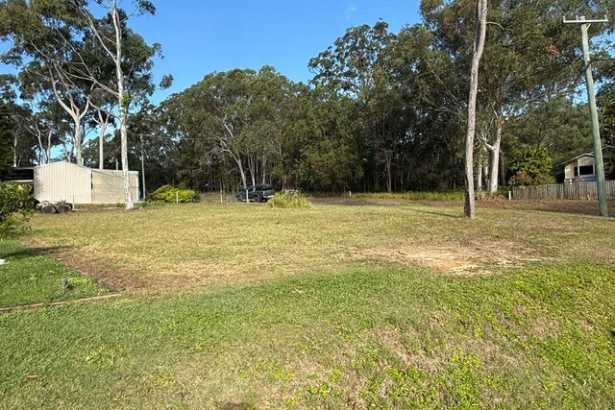 Prime Corner Block – Walk to the Ferry & Bowls Club! Build Your Island Dream on Macleay Island
