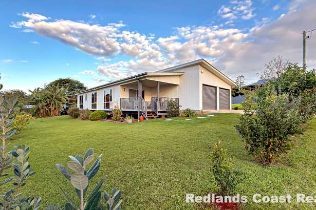Peaceful Cul-de-Sac Living with Sea Views & Everything Close By