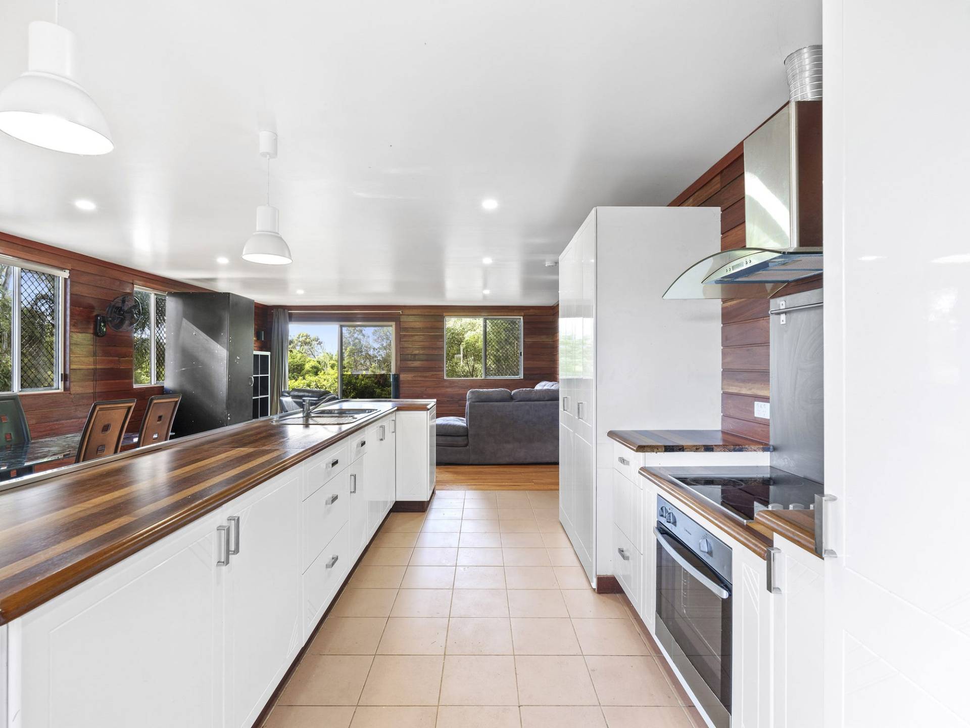 39 Halcyon Street, Lamb Island - Image 1