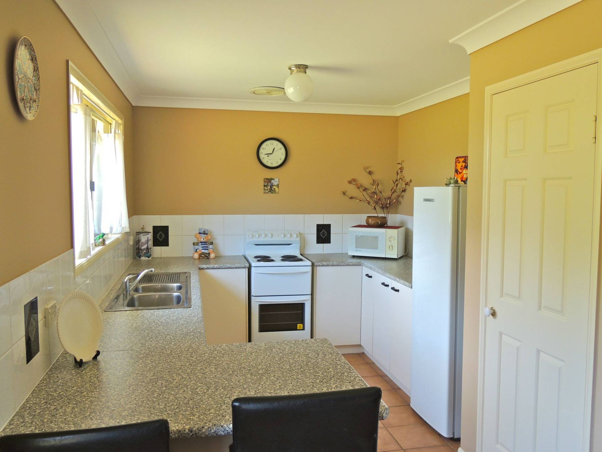 13 Shelly Crescent, Lamb Island, Lamb Island - Thumbnail 2