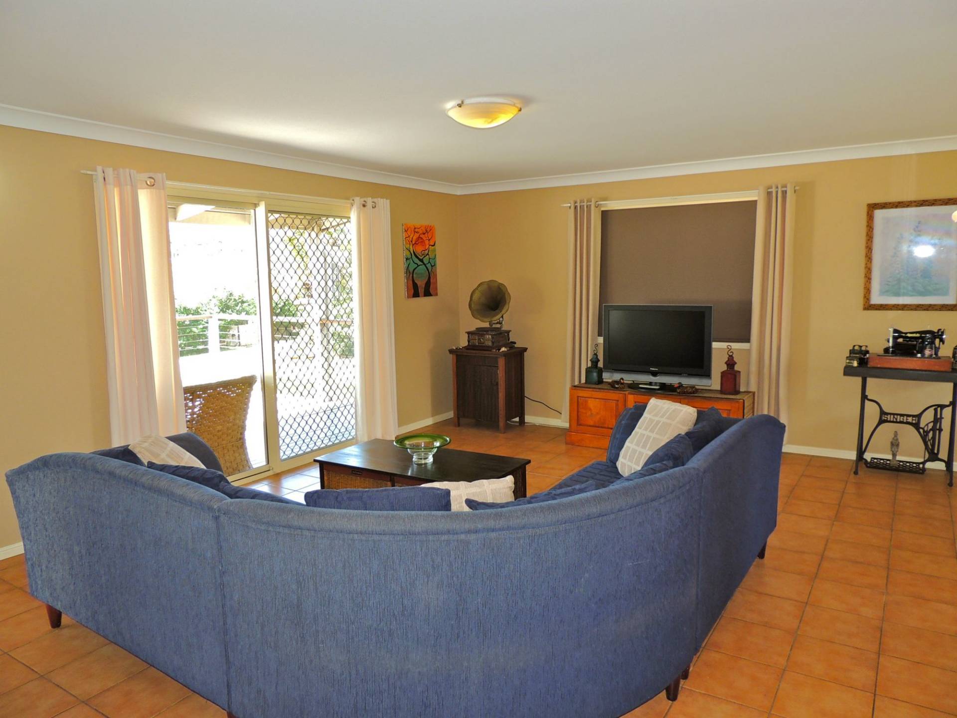 13 Shelly Crescent, Lamb Island, Lamb Island - Thumbnail 4