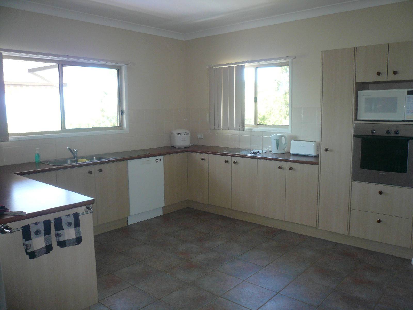 10 Boat Harbour Drive, Macleay Island, Macleay Island - Thumbnail 3