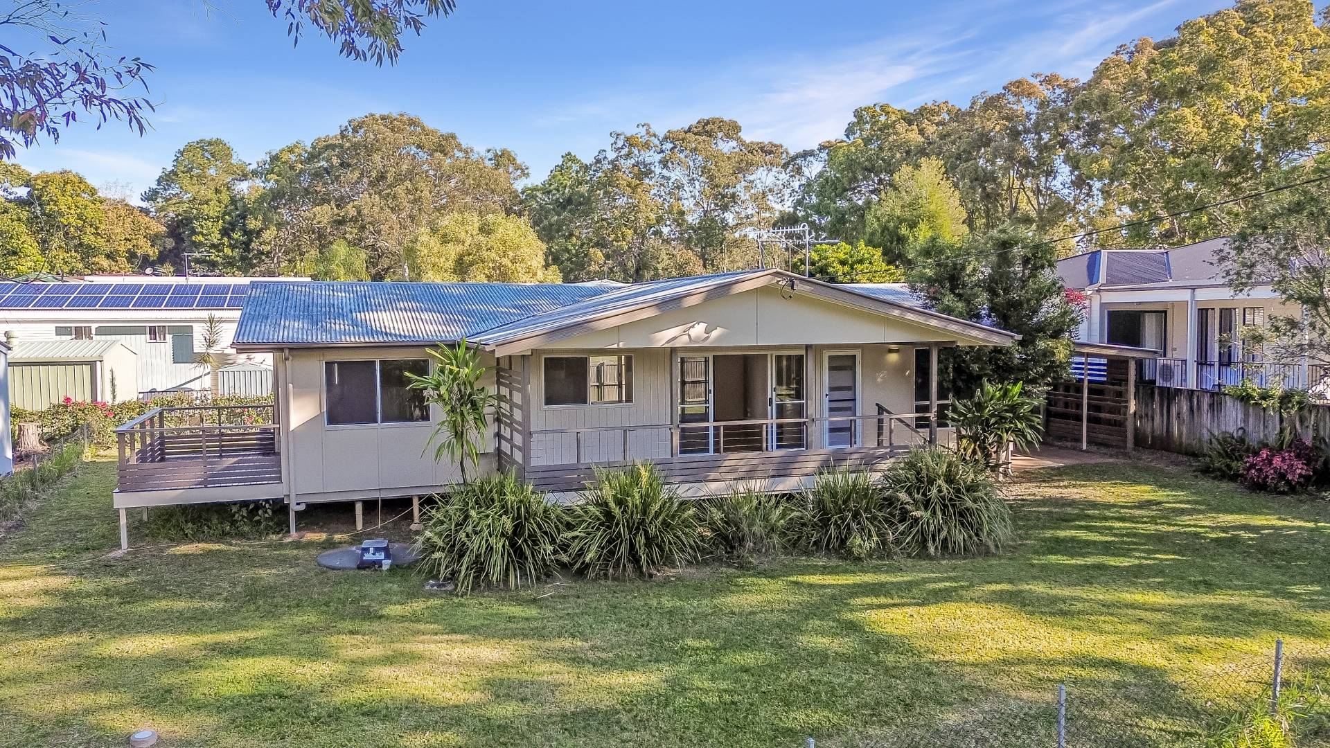 4 Hamilton Parade, Macleay Island - Image 1