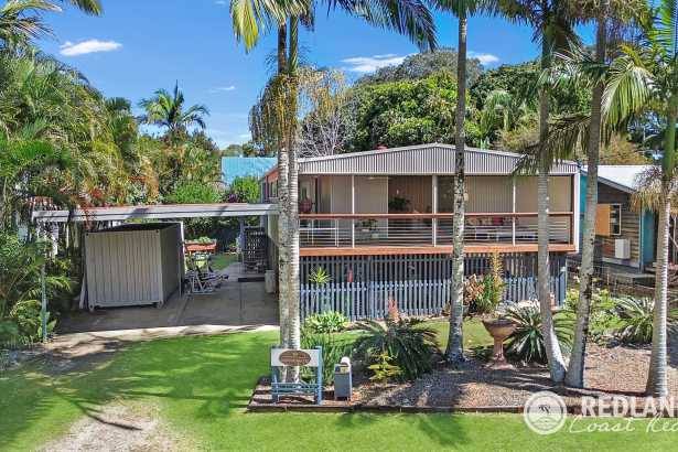 Karrasmatic – Renovated Island Living with Space for the Boat, Motorhome & More