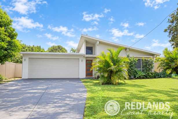 Contemporary Living in a Convenient Northern Russell Island Location