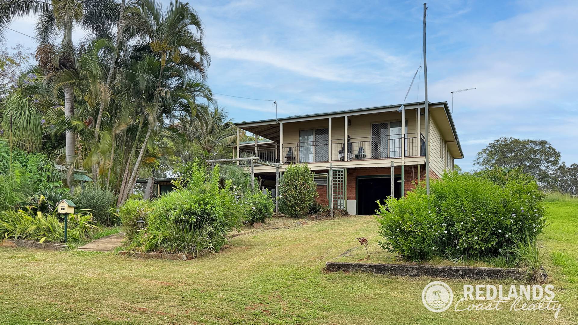 17 Shelly Crescent, Lamb Island - Image 1