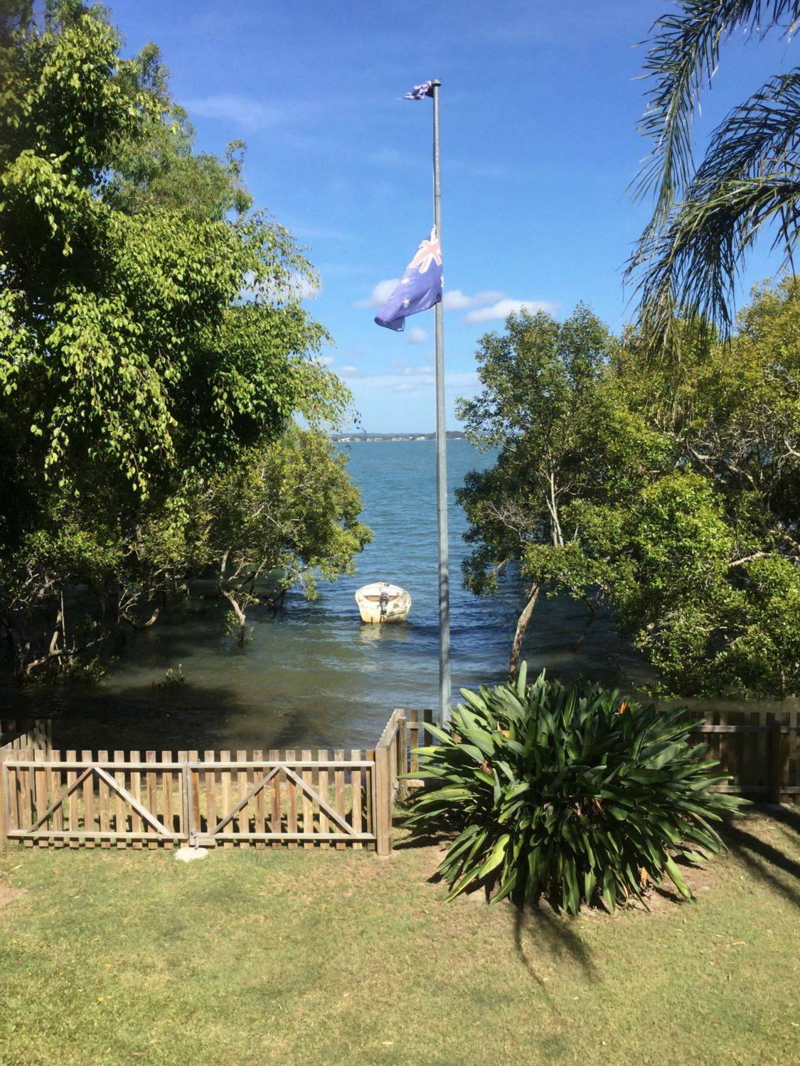 17 Orana Street, Macleay Island - Thumbnail 2