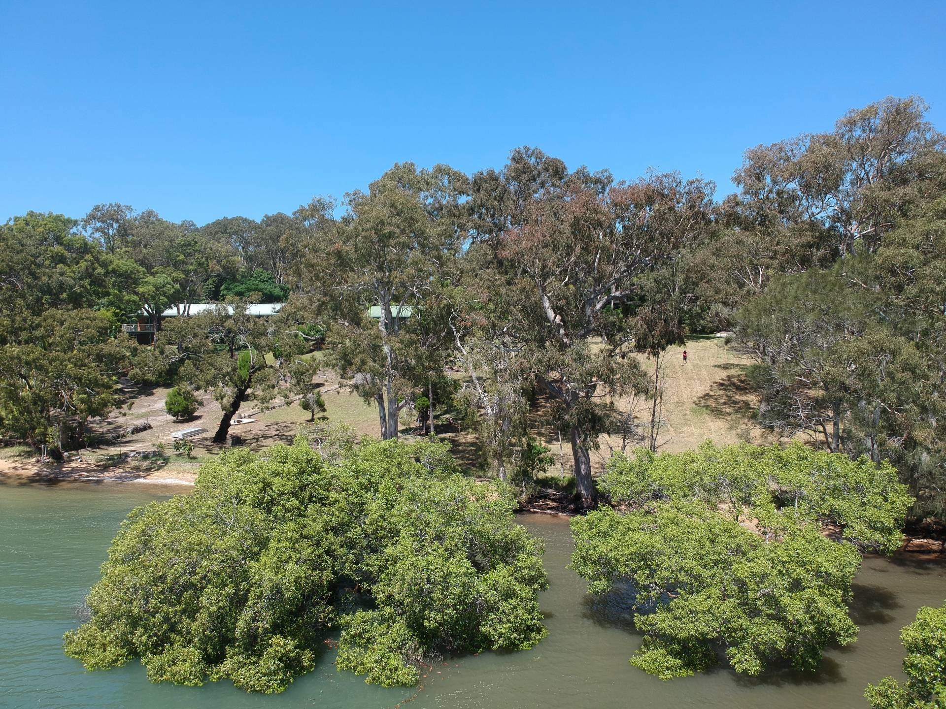16-18 Weeroona Ave, Macleay Island, Macleay Island - Thumbnail 2