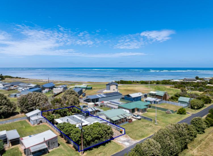 One Minute from the Ocean – The Perfect Beach Weekender