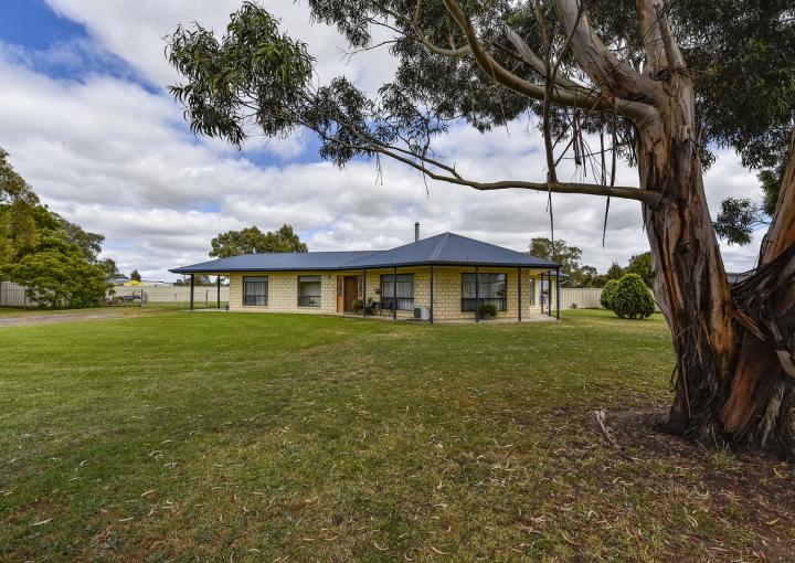94 Clarke St, Penola