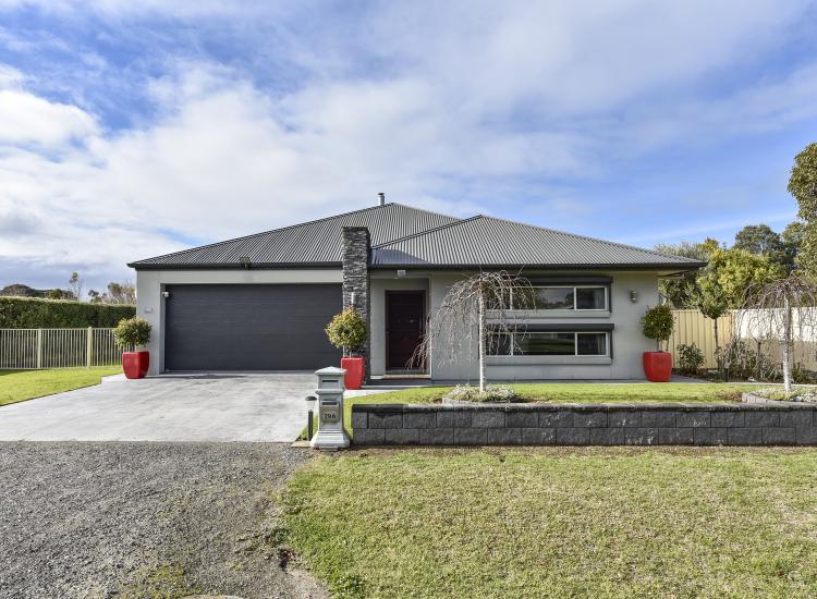 The Ultimate Entertainer’s Dream – Or the Perfect Low-Maintenance Home