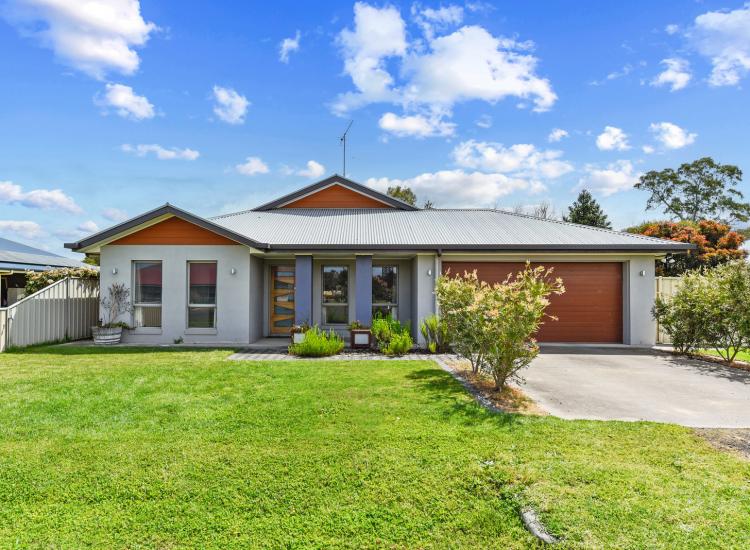 Expansive Family Living in Great Location