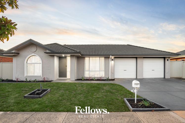 Entertaining made easy in the Lakeside Estate..