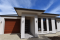 Fully Furnished Courtyard Home close to CBD