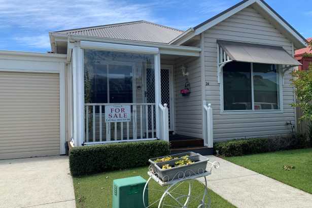 Retirement Living at its best - New carpets, ramp to back entrance and established garden and street - Book your Private tour today!