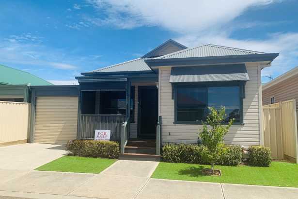 Retirement Living at its best - 3 years old, established back garden and great views - Book your Private tour today!