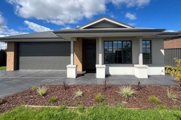 BRAND NEW LUXURY FAMILY LIVING — PARKSIDE & WALKING DISTANCE TO KILMORE’S SCHOOLS