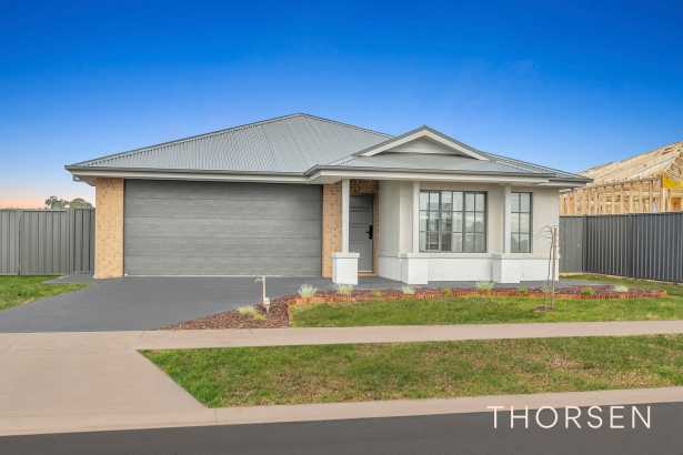 BRAND NEW LUXURY FAMILY LIVING — PARKSIDE & WALKING DISTANCE TO KILMORE’S SCHOOLS