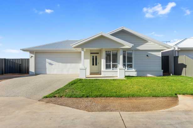 Exclusive Hamptons-Inspired Luxury in Yarrawonga