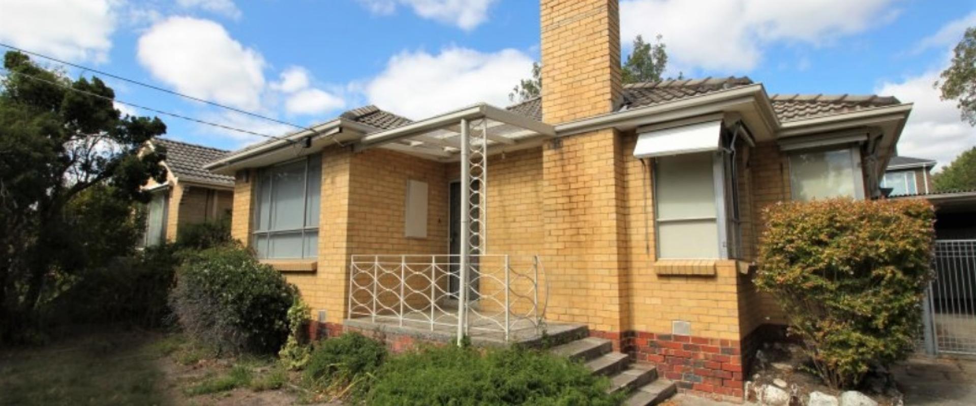 Thomas Lee Real Estate Walk to Glen Waverley High School, Train Station & Shops