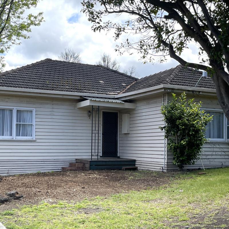 Close to Glen Waverley Shopping Centre & Train Station